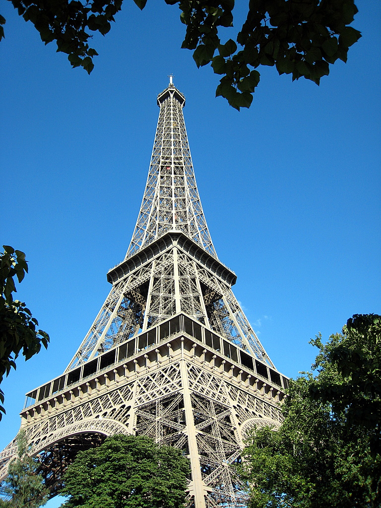 EiffelFromBase.JPG